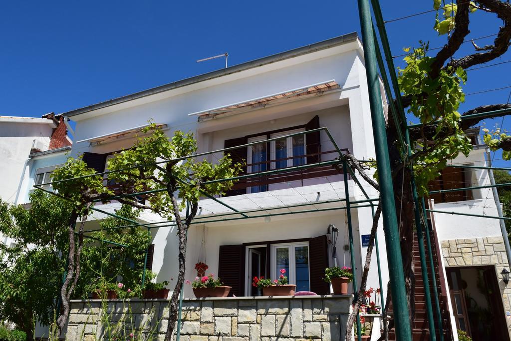Peter Pan Apartments Palit Екстер'єр фото