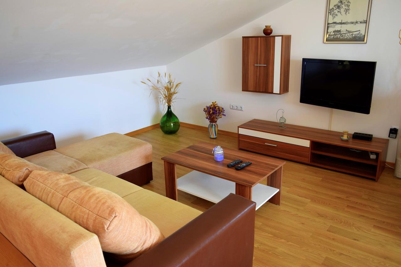 Peter Pan Apartments Palit Екстер'єр фото